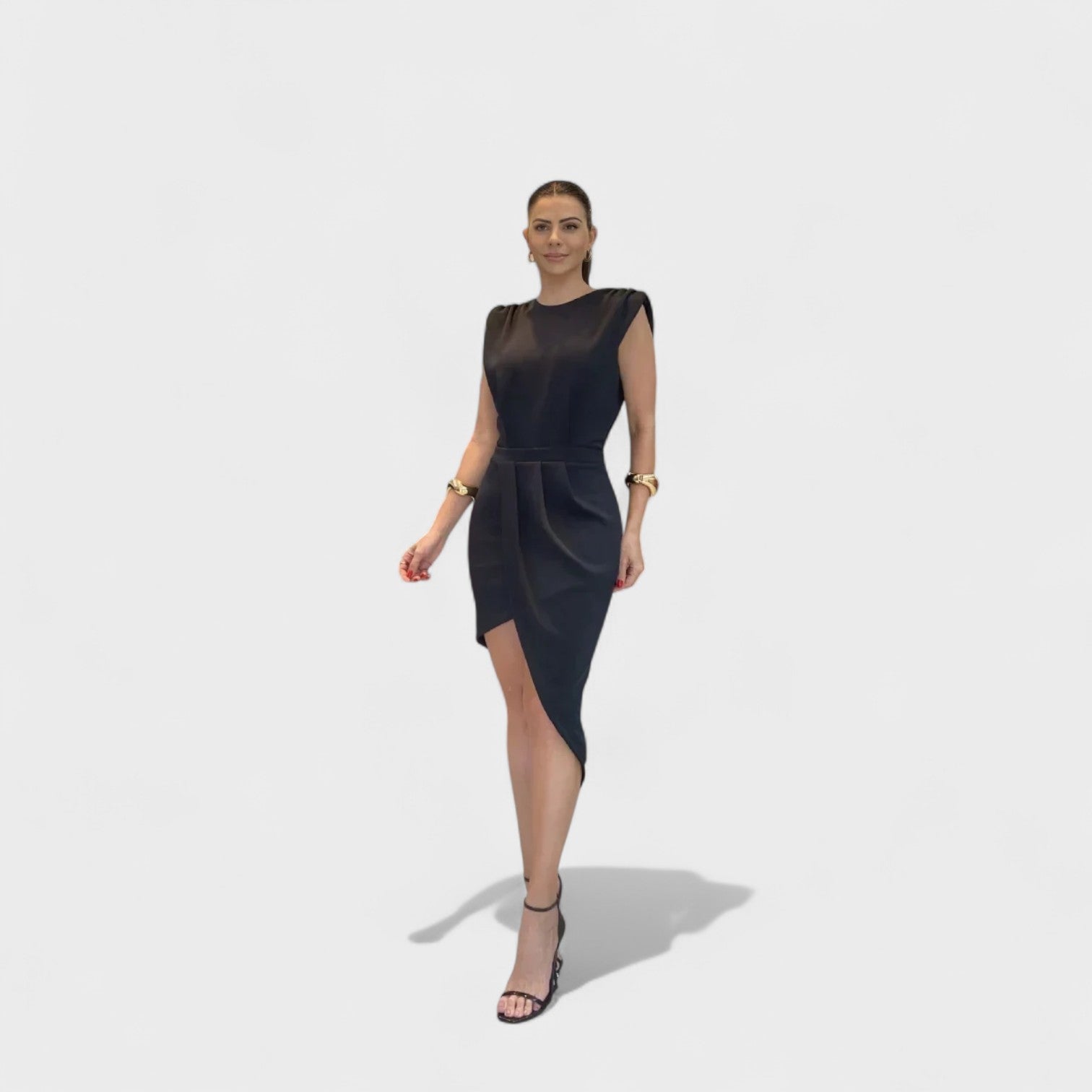 Rita – Abito asimmetrico con schiena scoperta e spalline strutturate