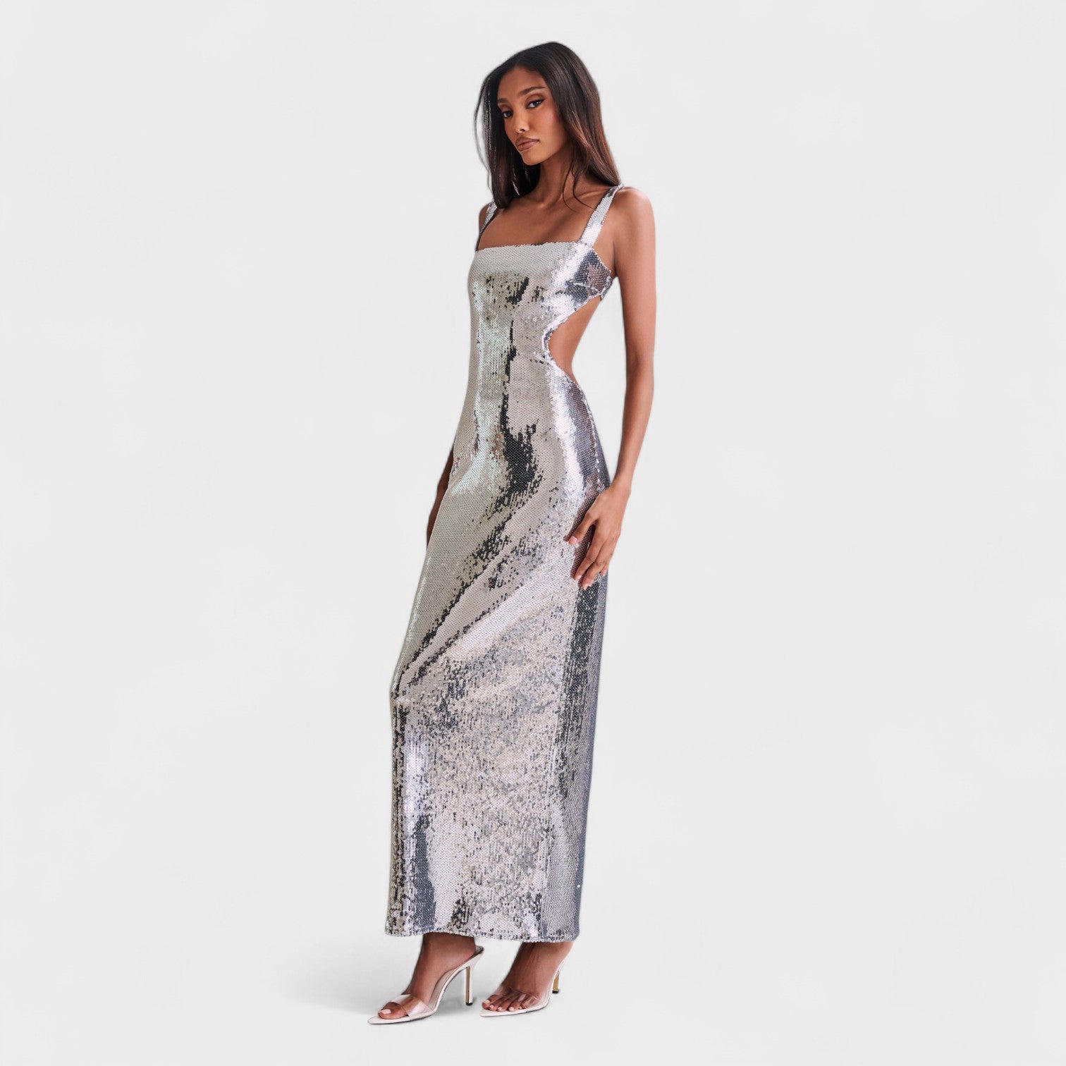 Gala Silver – Abito Lungo Brillante con Paillettes e Tagli Laterali