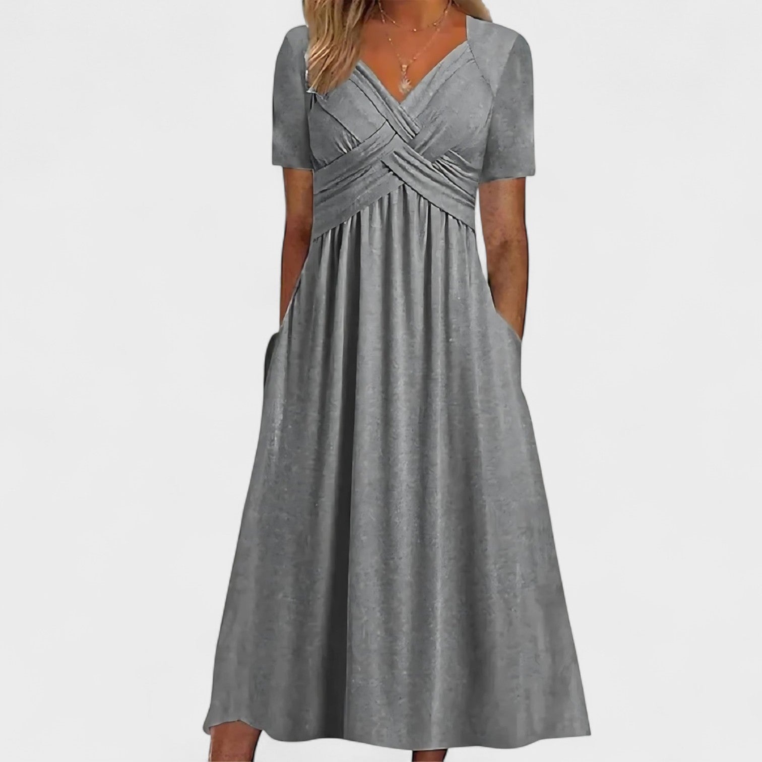 Nora – Completo Minimalista in Lino Stile Scandinavo