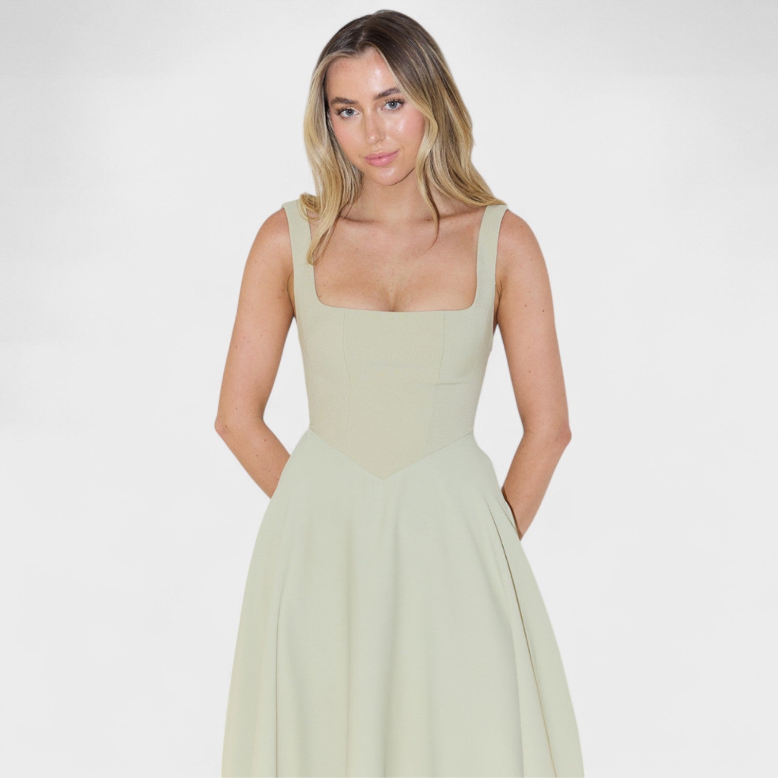 Maribel – Abito Midi con Scollo Quadrato Elegante