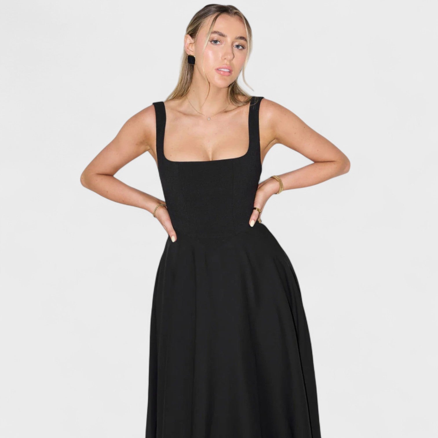 Maribel – Abito Midi con Scollo Quadrato Elegante