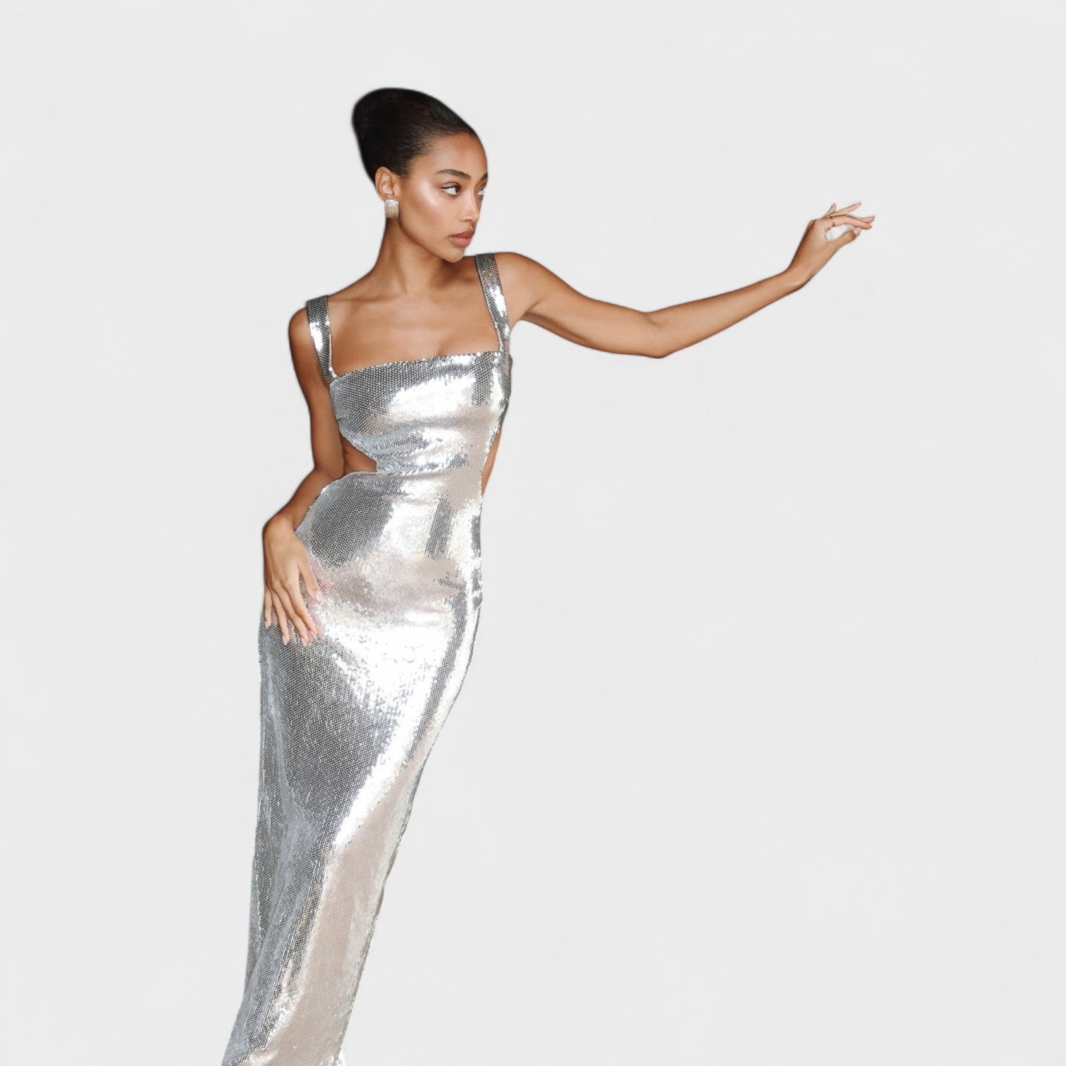 Gala Silver – Abito Lungo Brillante con Paillettes e Tagli Laterali