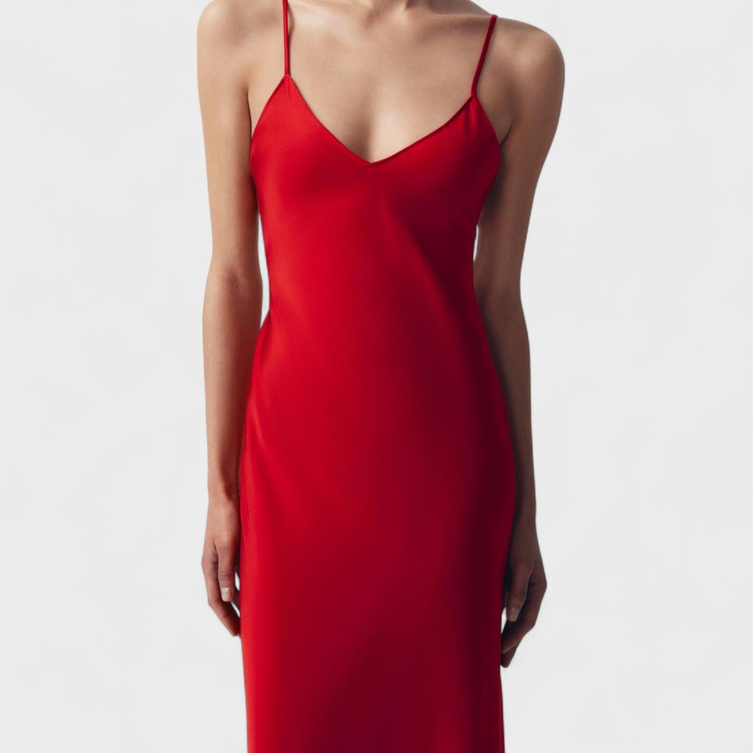 Carmesí – Abito Lungo Minimal Elegante in Satin