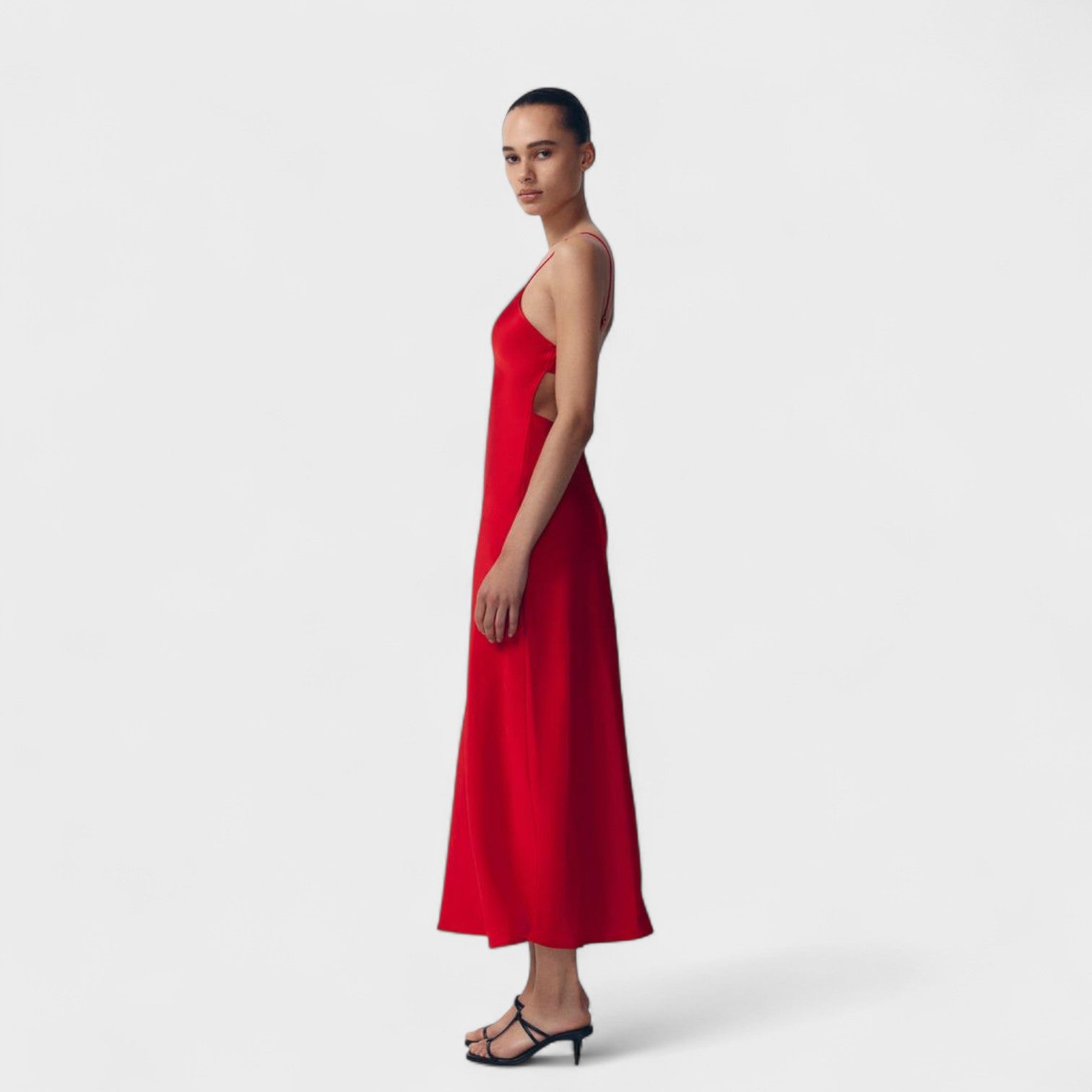 Carmesí – Abito Lungo Minimal Elegante in Satin