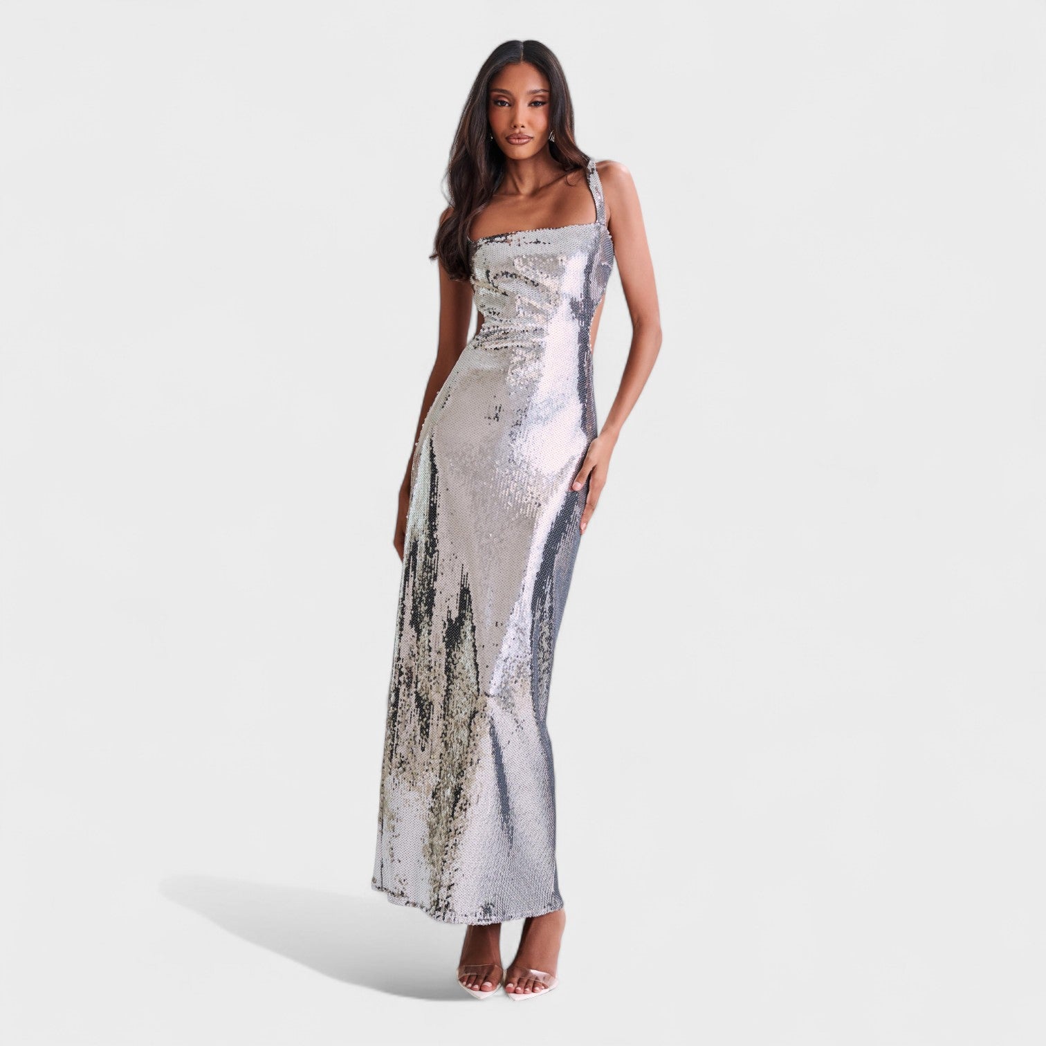 Gala Silver – Abito Lungo Brillante con Paillettes e Tagli Laterali