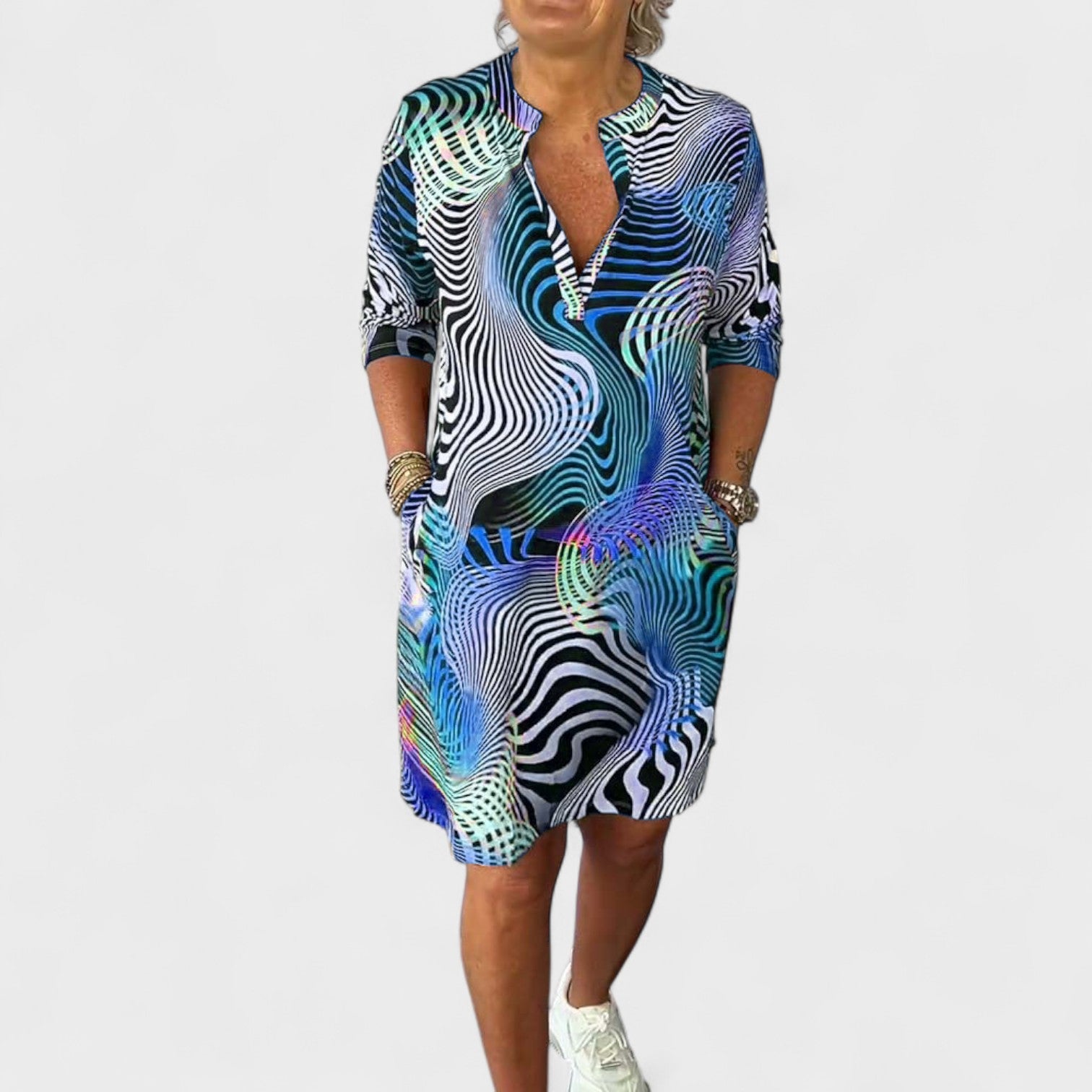 Ria – Abito Stampato con Scollo a V