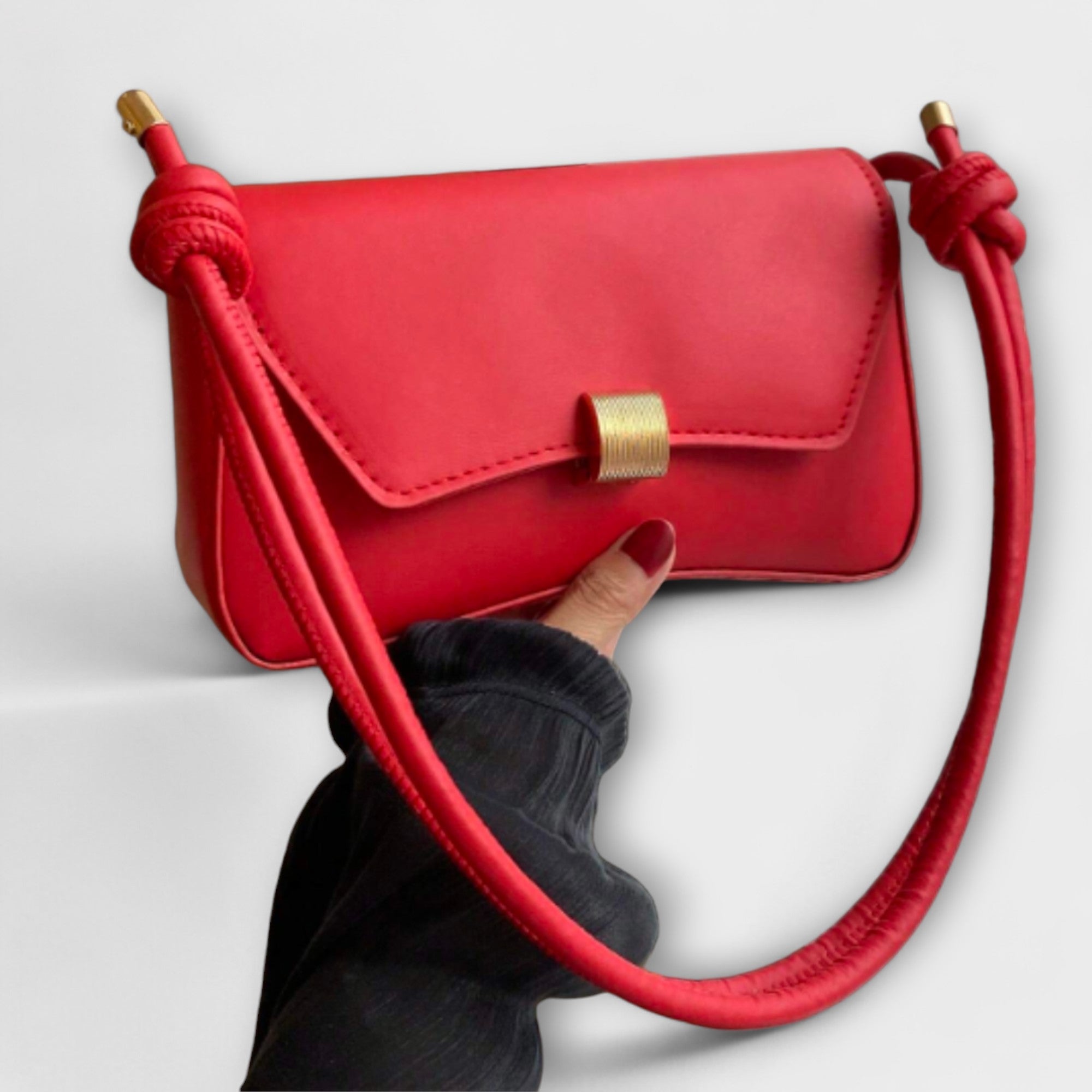 Giulia – Borsa vintage con patta compatta ed elegante