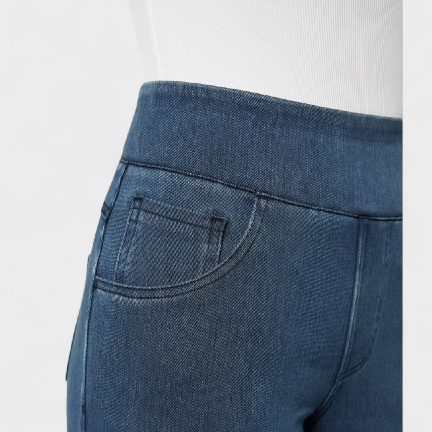 Clara – Jeans a Gamba Larga in Denim Morbido