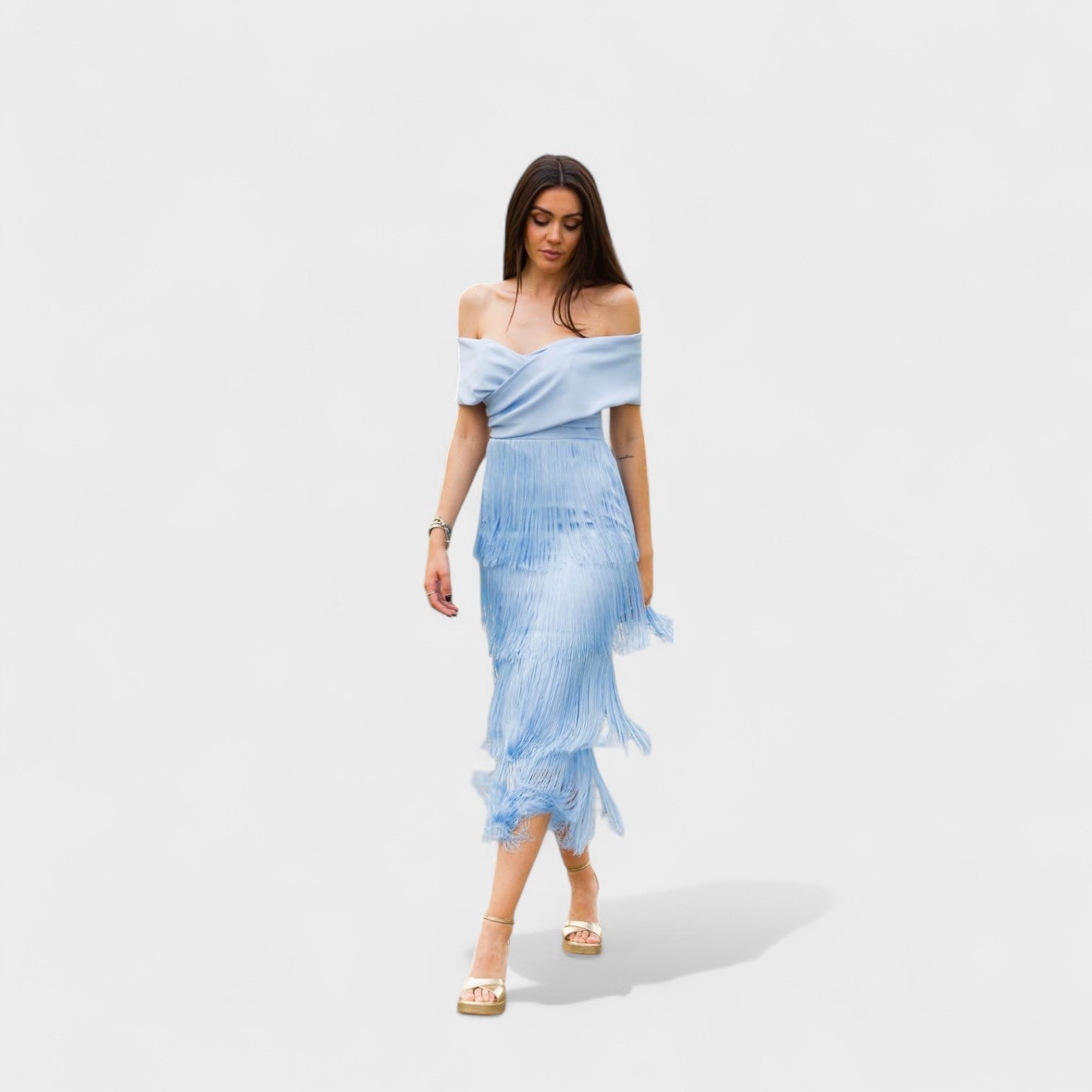 Azura – Abito con frange azzurre e scollatura elegante