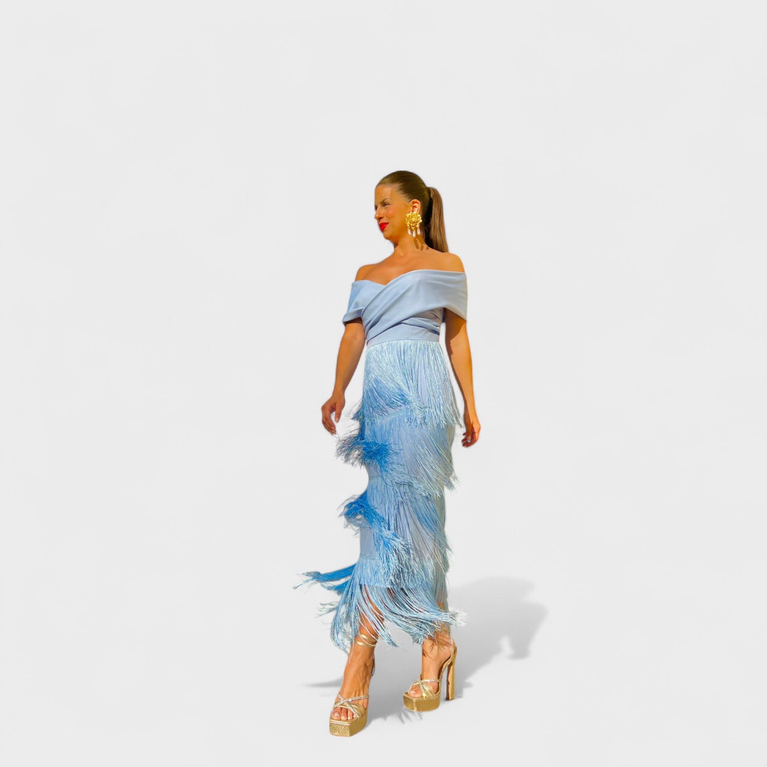 Azura – Abito con frange azzurre e scollatura elegante