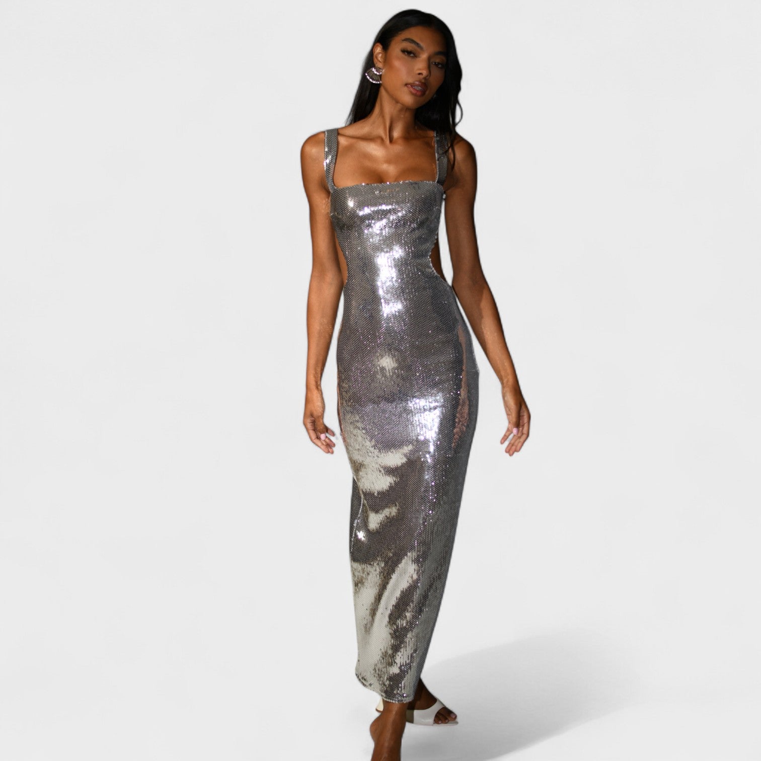 Gala Silver – Abito Lungo Brillante con Paillettes e Tagli Laterali