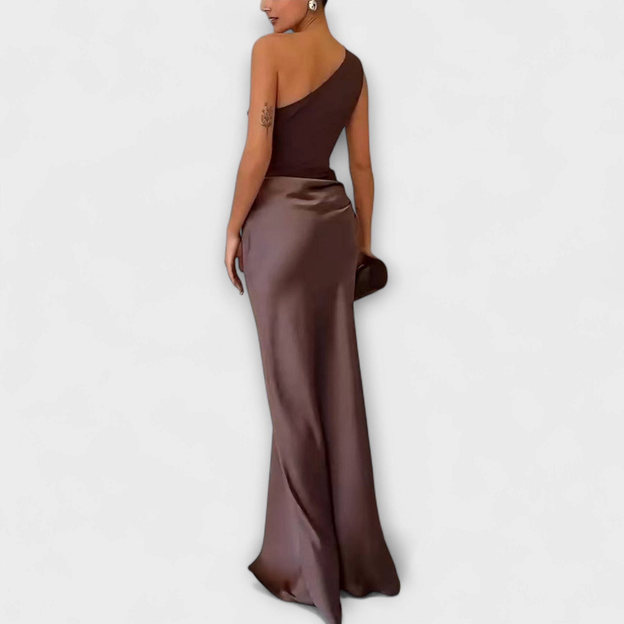 Vera – Abito Asimmetrico Elegante in Raso Satinato