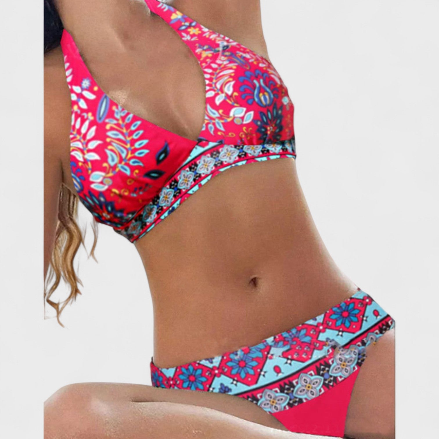 Bikini Floreale con Dettagli Geometrici