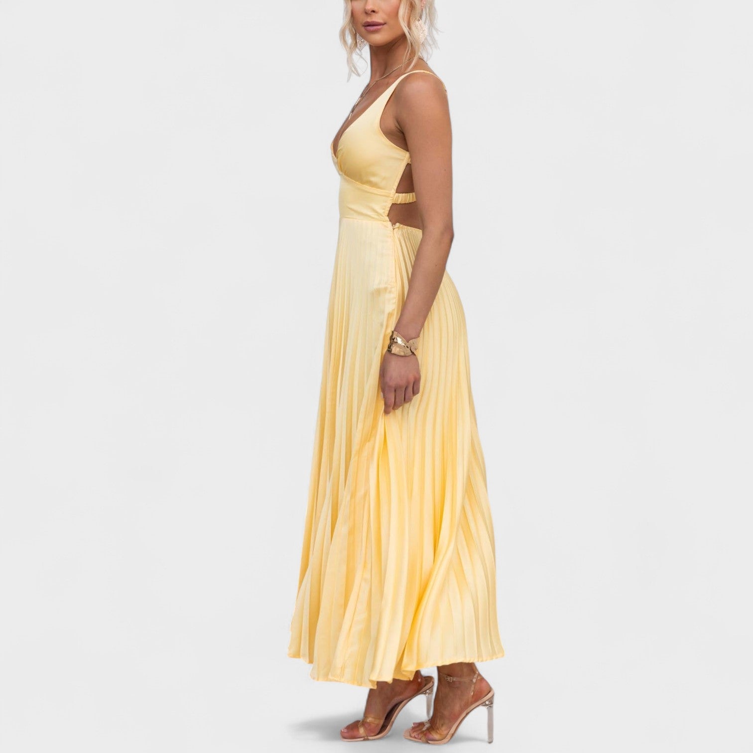 Aby – Vestito Maxi Giallo Plissettato con Scollo a V Elegante