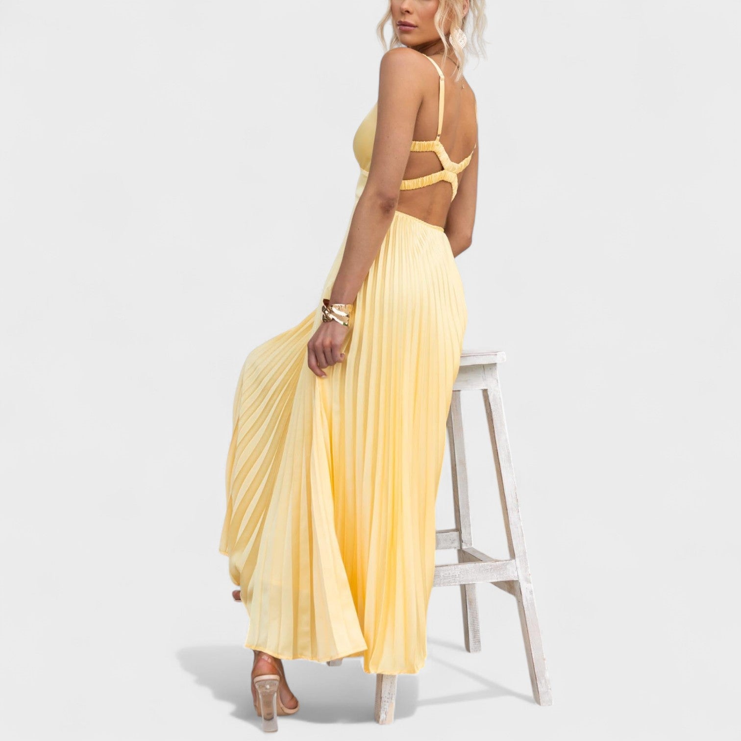 Aby – Vestito Maxi Giallo Plissettato con Scollo a V Elegante