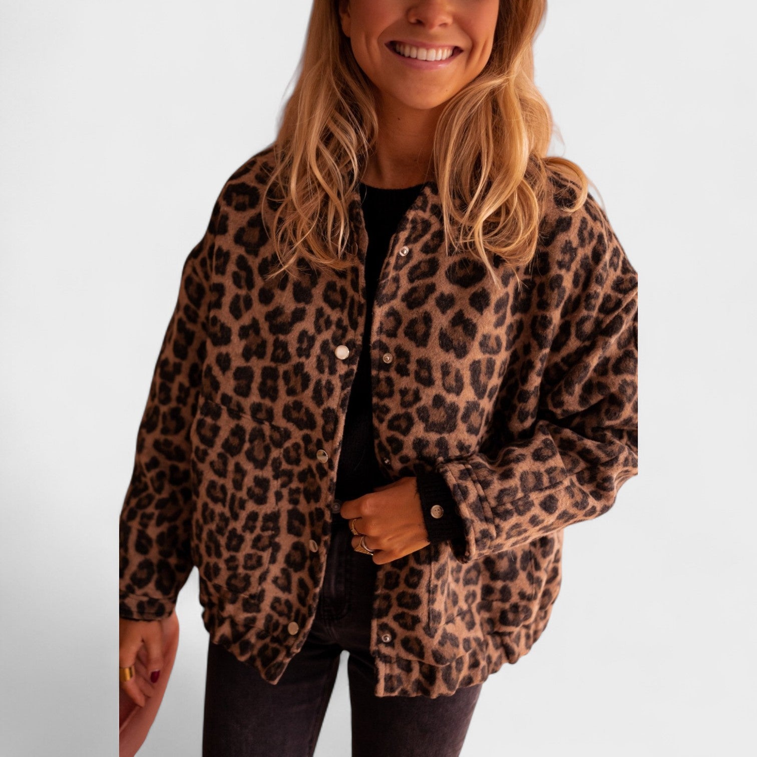Luna – Giacca di Tendenza Donna con Stampa Leopardata | Look Comodo e Versatile